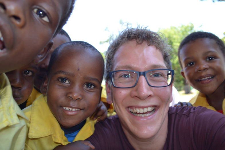 ONE HAPPY WORLD!! (Foto genomen op schoolbezoek in Zuid-Afrika!)