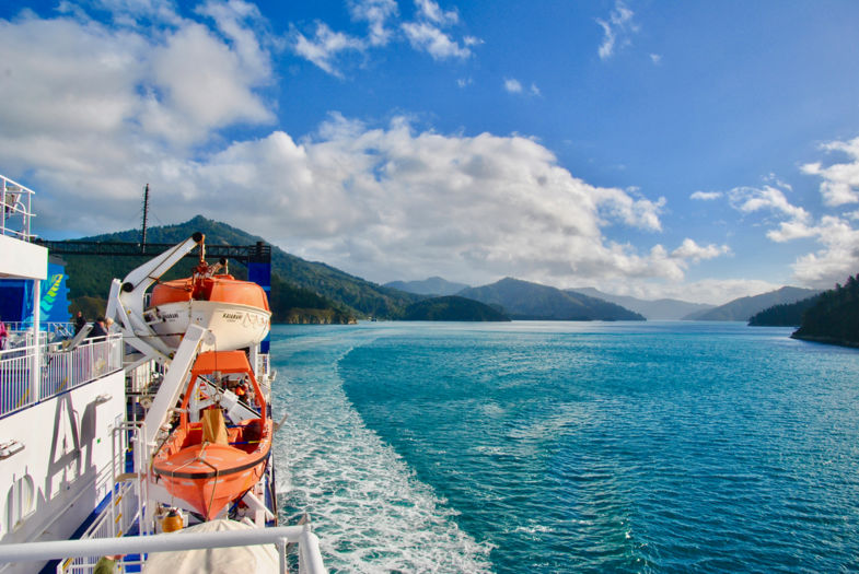 Ferry op weg van Zuider- naar Noordereiland Nieuw Zeeland