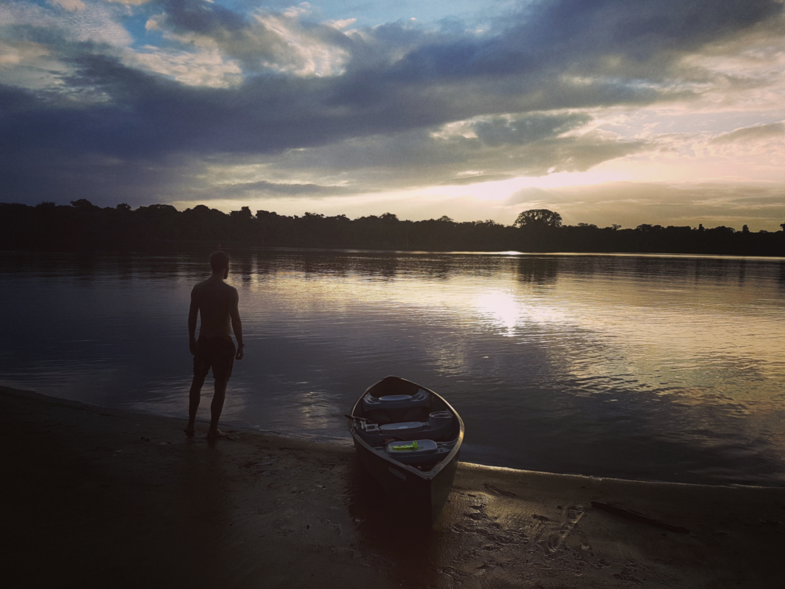 Zonsondergang bij de Suriname rivier