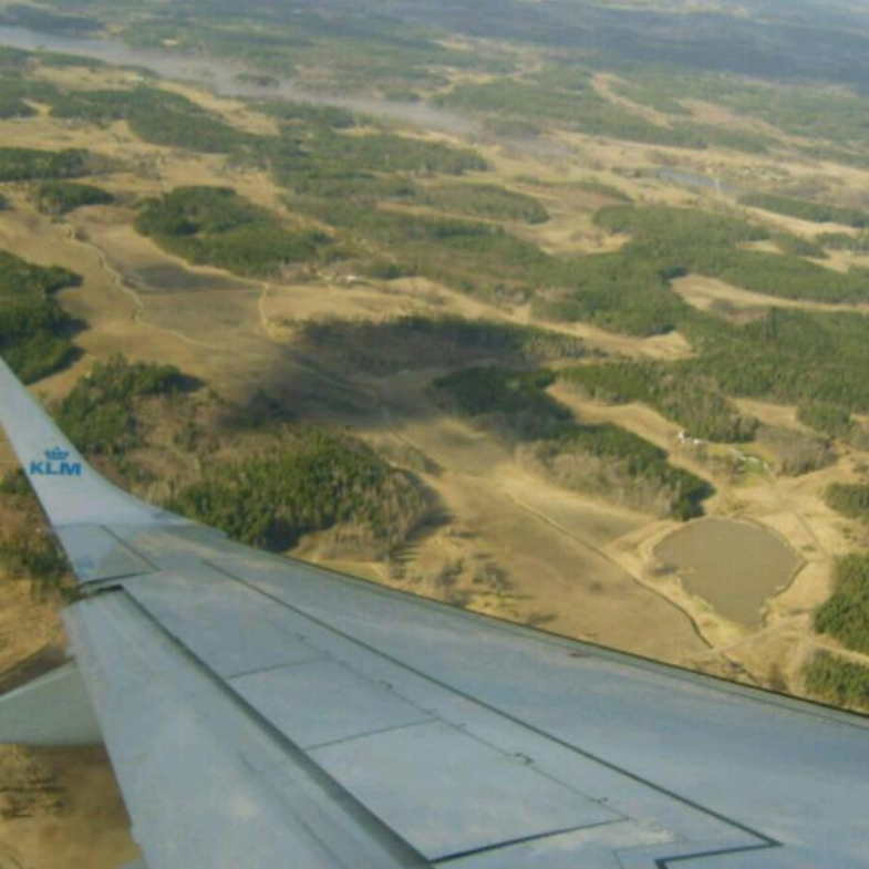 In de wolken .Ontspannen het goede weer tegemoet. Zo vrij als een vogel!!