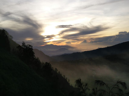 Zonsopkomst op bij de Bromo Vulkaan in Indonesië