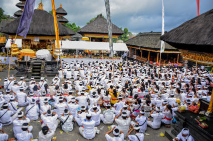 De prachtige ceremonie bij de Pura Besakih tempel