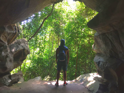 Berg beklimmen in de jungle van Vietnam