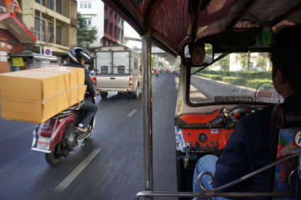Met gevaar voor eigen leven in een tuktuk door Bangkok heen :)