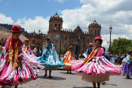 Kleurrijke danseressen  in Cusco!
