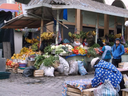 Gezellige markt in Ecuador
