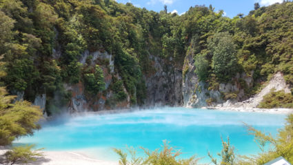 Inferno crater lake Waimangu, Nieuw-Zeeland