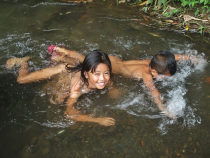 Zwemmen tussen de rijstvelden van Centraal-Bali