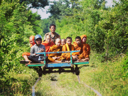 Kleine, nieuwsgierige monniken in Battambang!