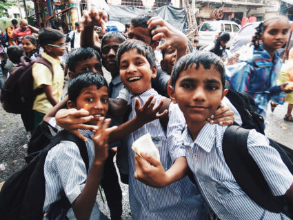'Didi, didi, photo banaana!'/'Sister, take a picture! Schoolkids from the Dharav slum