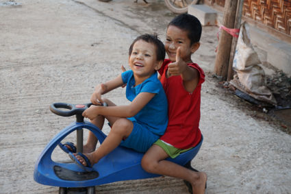 Vrolijke kinderen in Myanmar