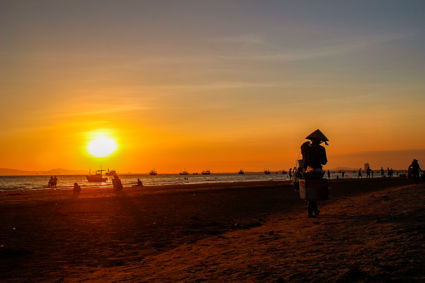 relax op het strand Lonh Hai, Vietnam