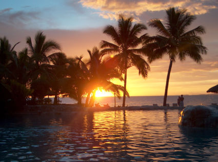 zonsondergang op het resort op Fiji