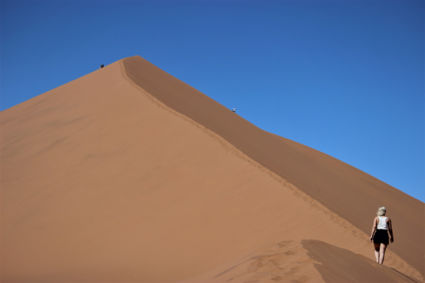 Climbing up 'Big Daddy' at Sossusvlei Namibië