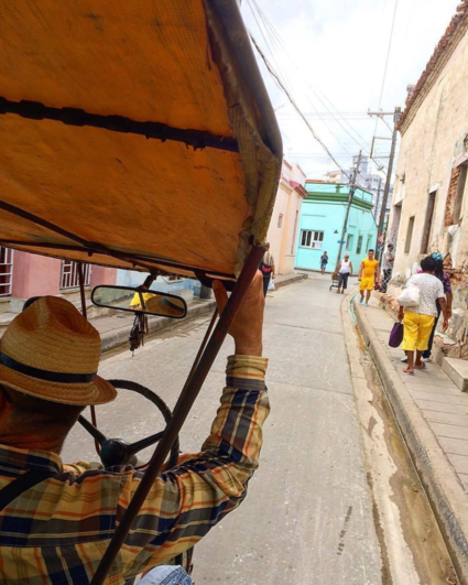 Stad verkennen in Cuba met een fietstaxi. Walter van Zwienen (waltergraph)