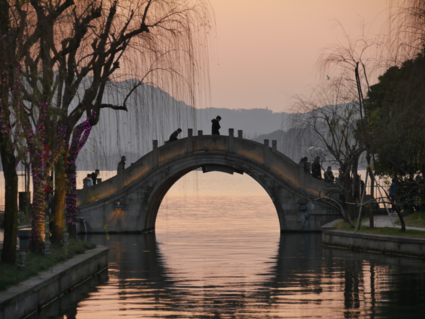 Beauty at Hanzhou bridge