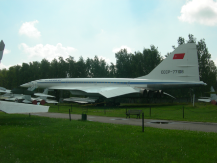 De Russische supersonische Tupolev Tu-144 in het museum van Monino