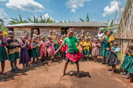 Dance like nobody is watching (Oegandese kinderen leren ons hun lokale dans)