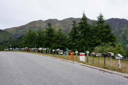 Brievenbussen op een rij
